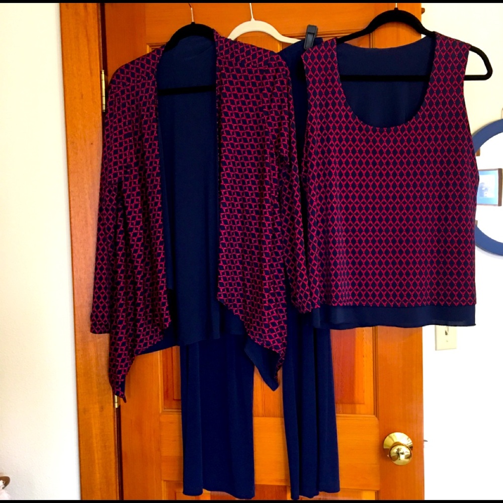 Travel Smith Three piece pantsuit. Reversible.